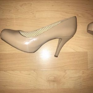 madden girl nude pumps